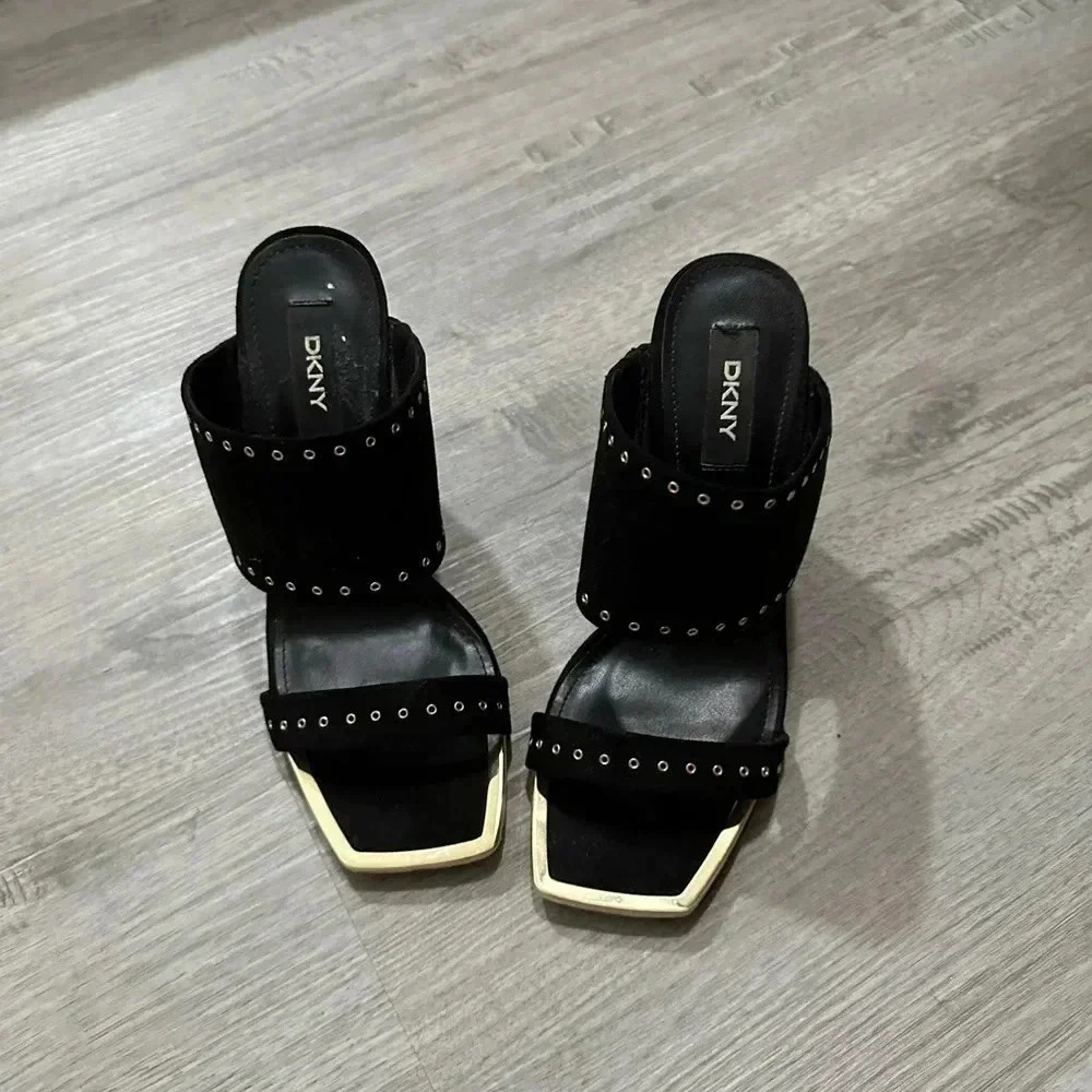 DKNY suede shoes elegant comfy